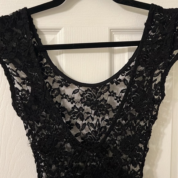 Boutique Sexy High Low Lace tunic - Picture 8 of 8